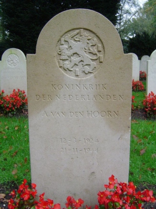 Grafsteen van Arie van den Hoorn