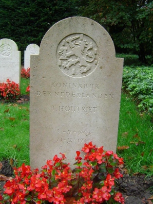 Grafsteen van Teunis Houtriet