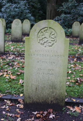 Grafsteen van Rik Riksen