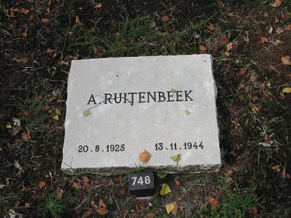 Grafsteen van Albert Ruitenbeek
