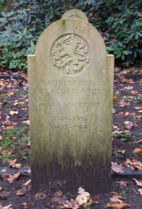 Grafsteen van Aart van den Brink